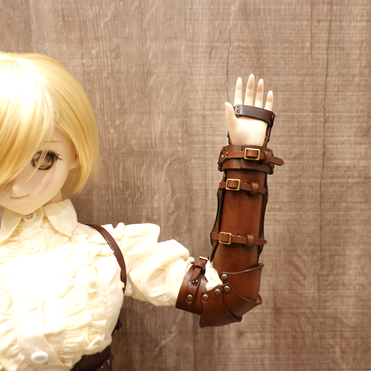 dollfie dream fantasy leather vambrace (arm armor) and gauntlet set