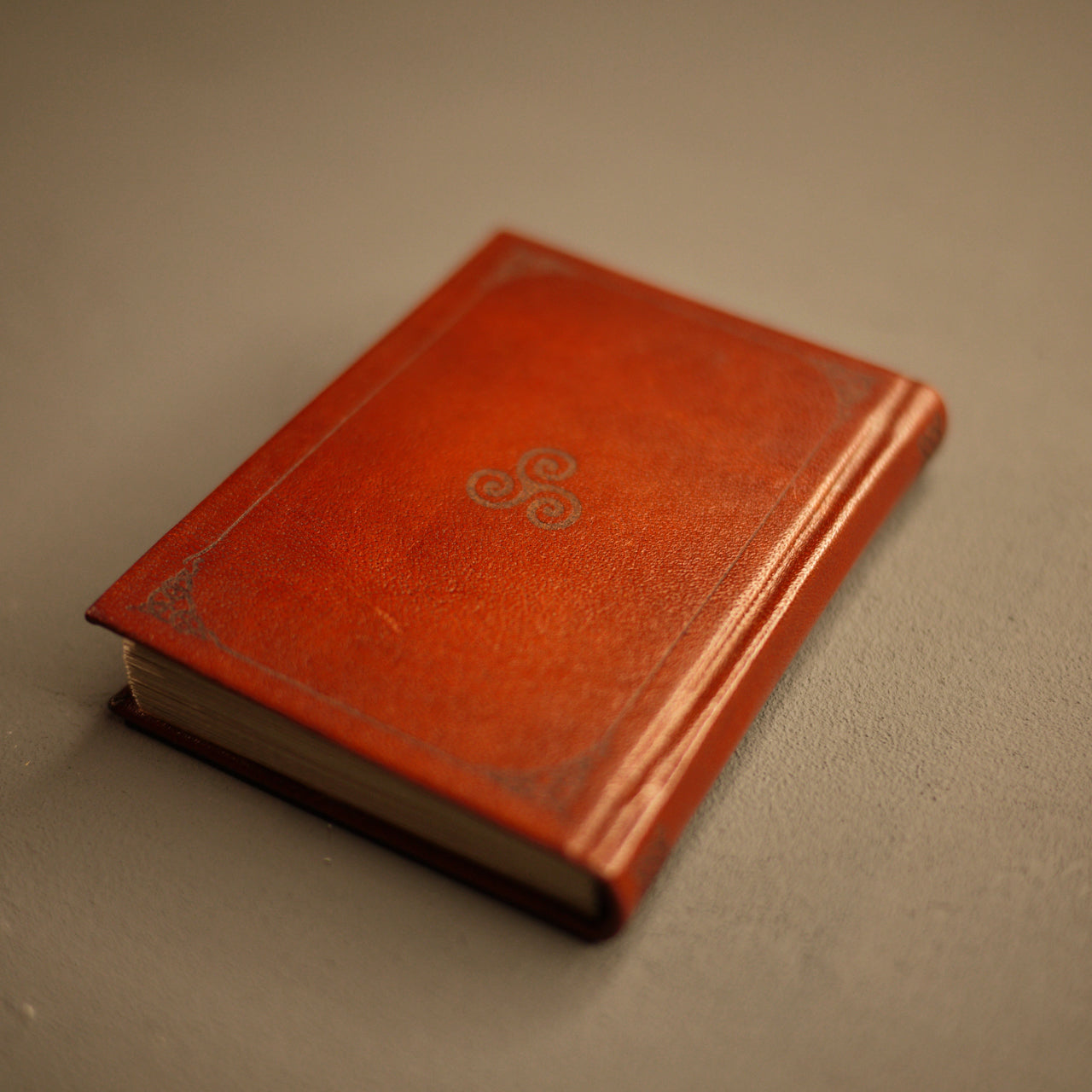 1/3doll fantasy grimoire and holder set