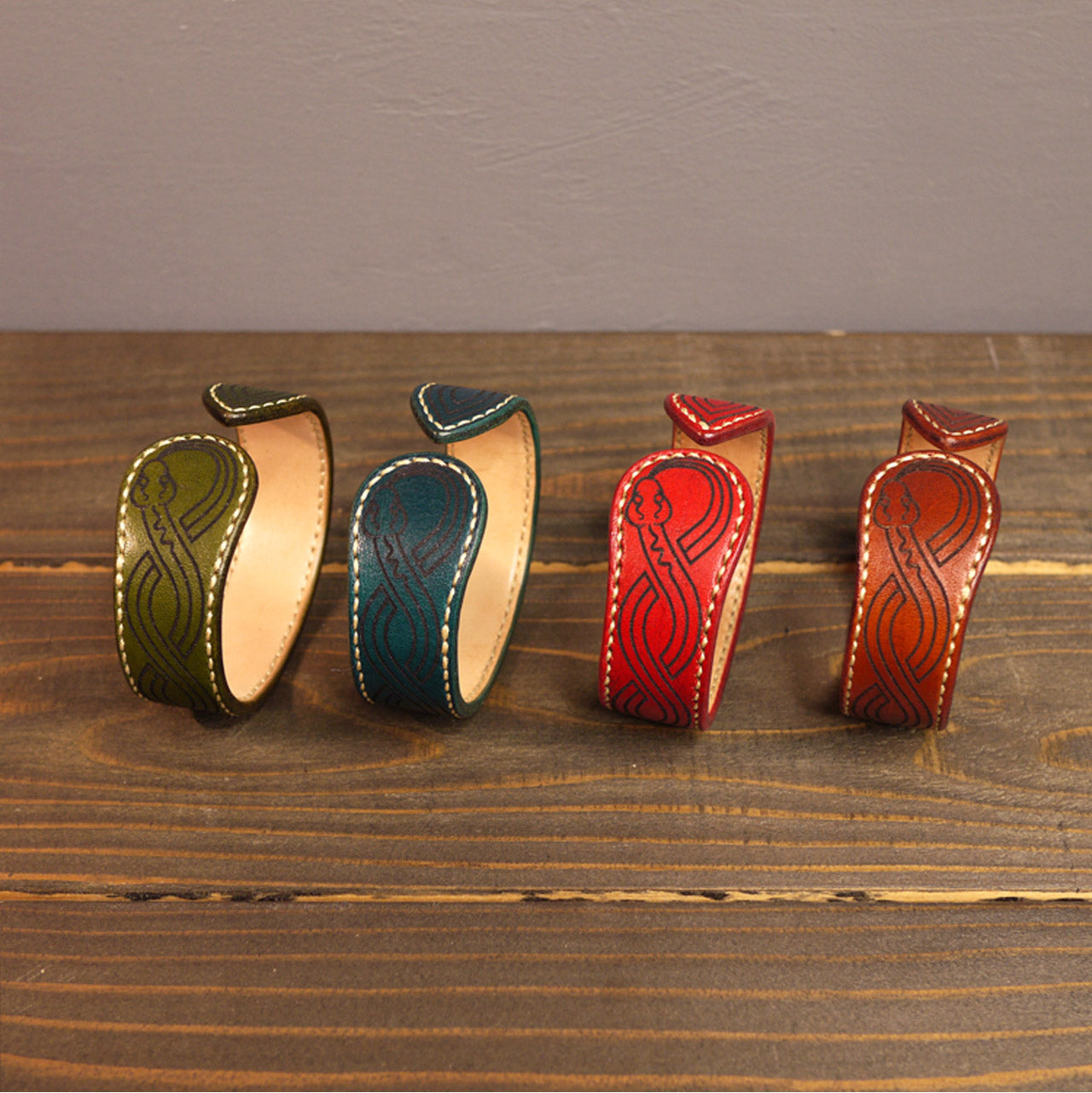 Celtica06 Celtic snake pattern bangle