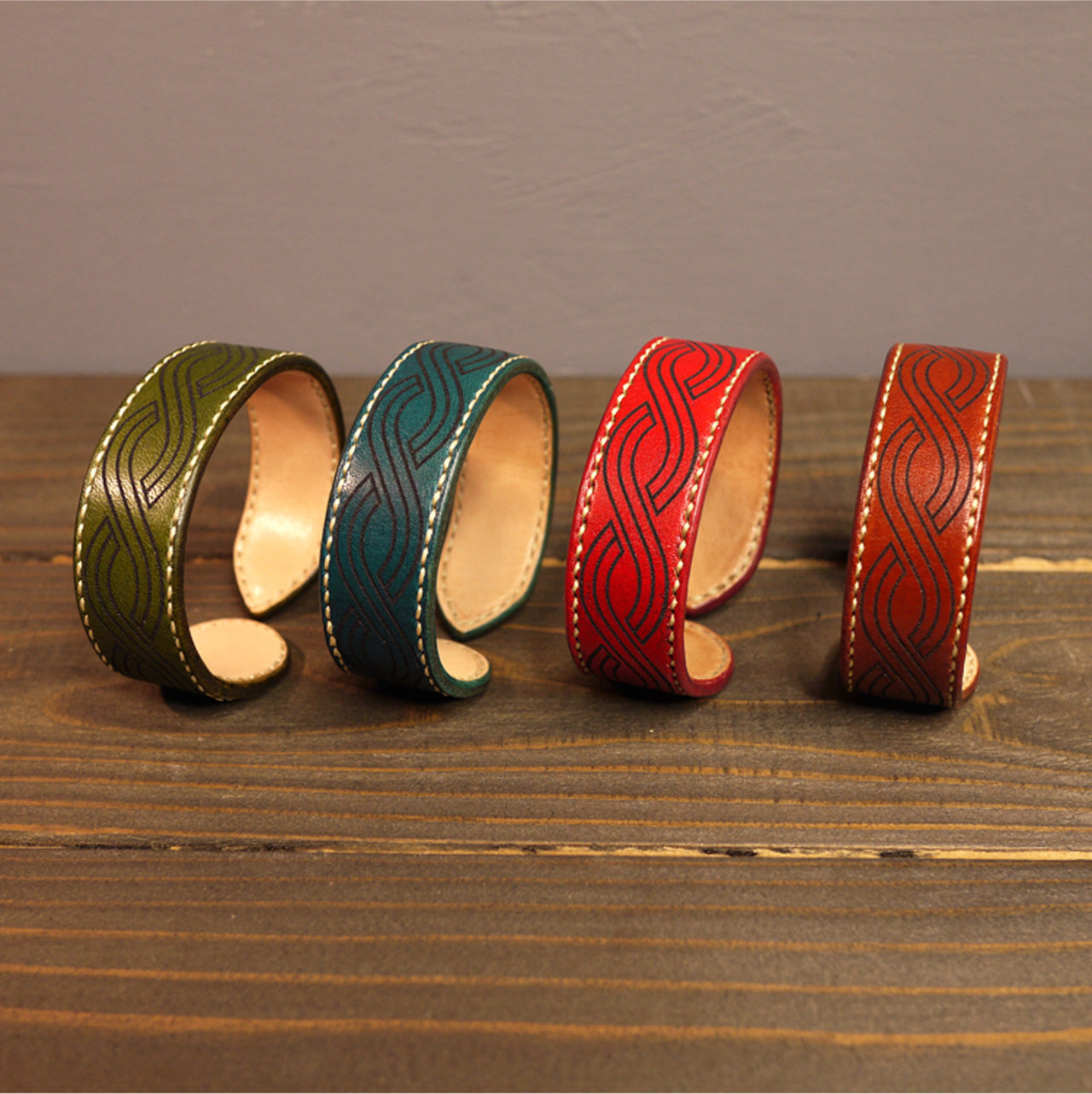 Celtica06 Celtic snake pattern bangle