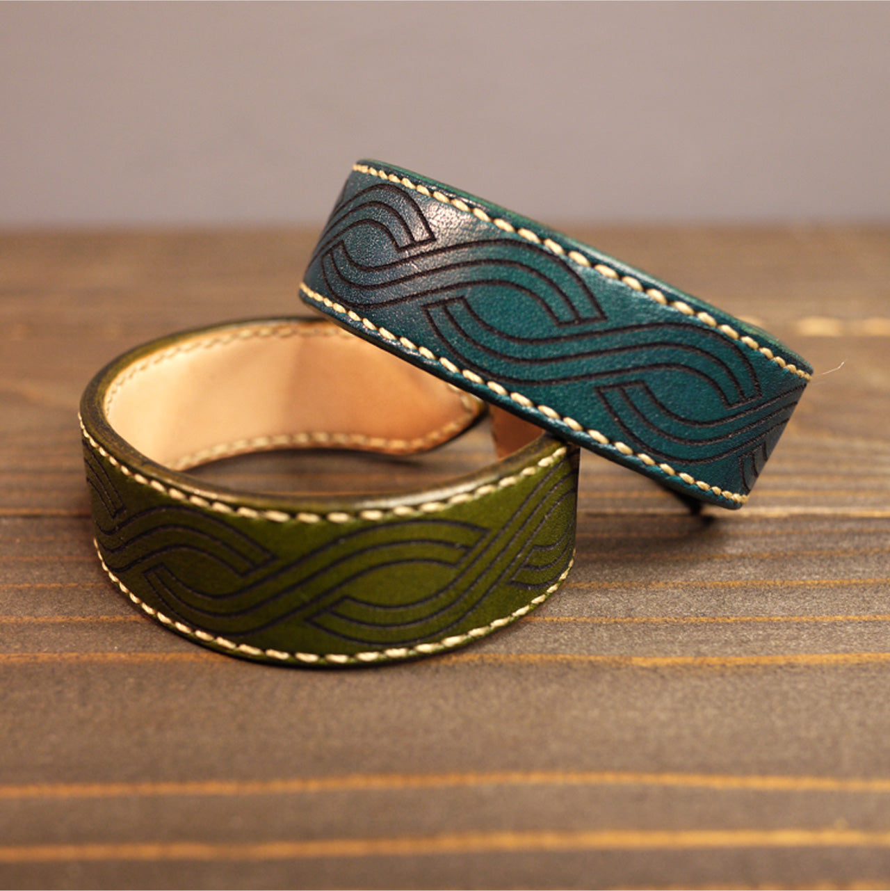 Celtica06 Celtic snake pattern bangle