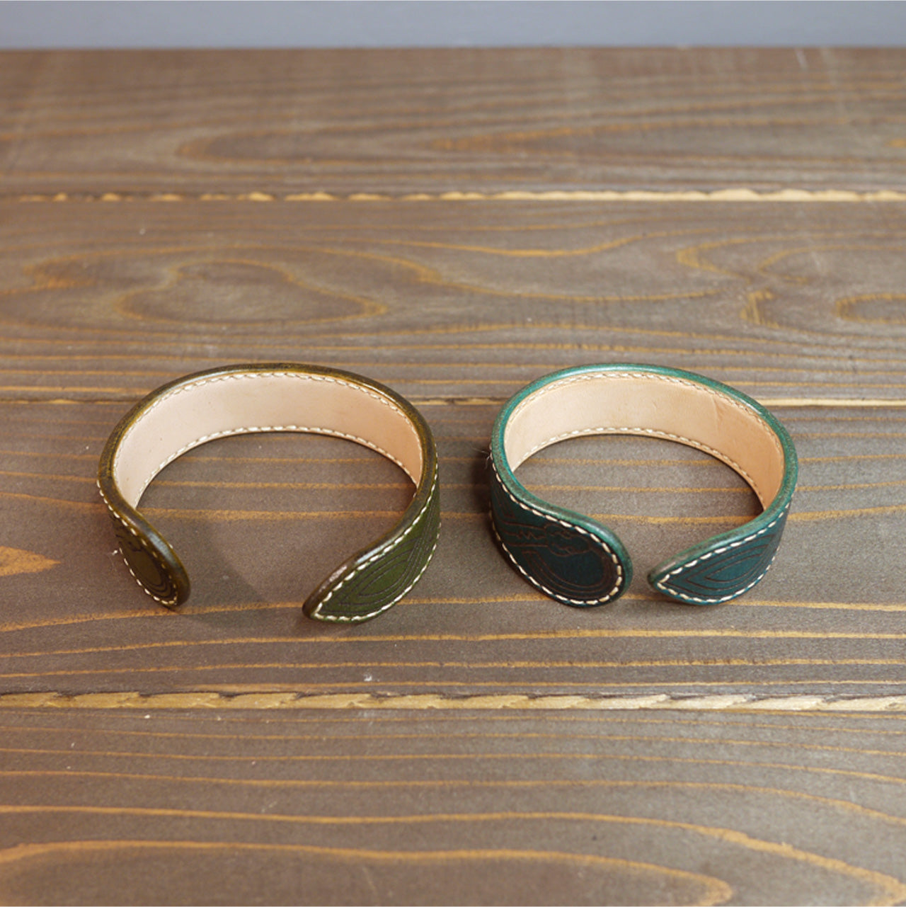 Celtica06 Celtic snake pattern bangle