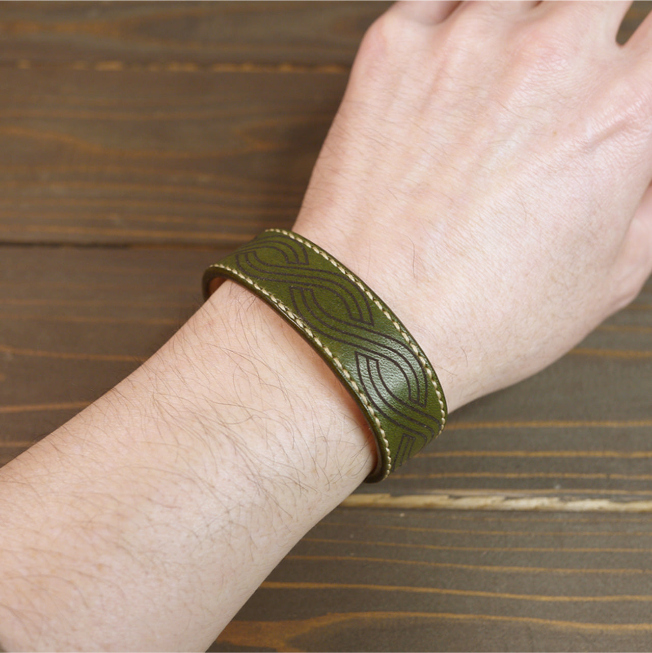 Celtica06 Celtic snake pattern bangle