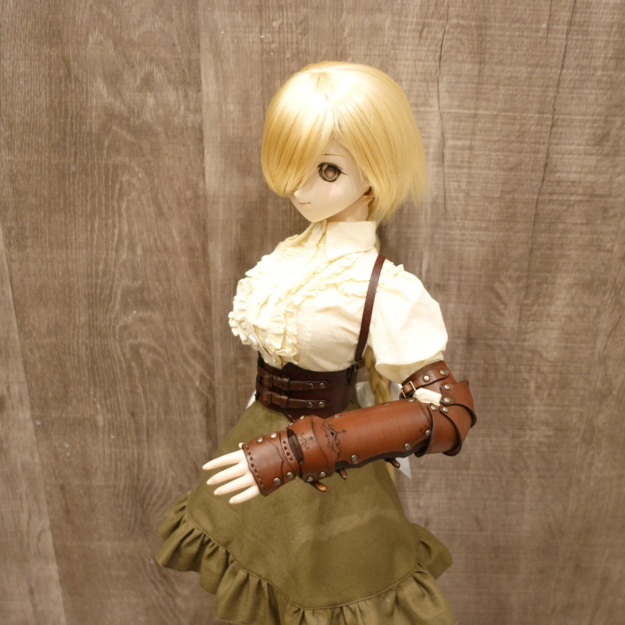 dollfie dream fantasy leather vambrace (arm armor) and gauntlet set