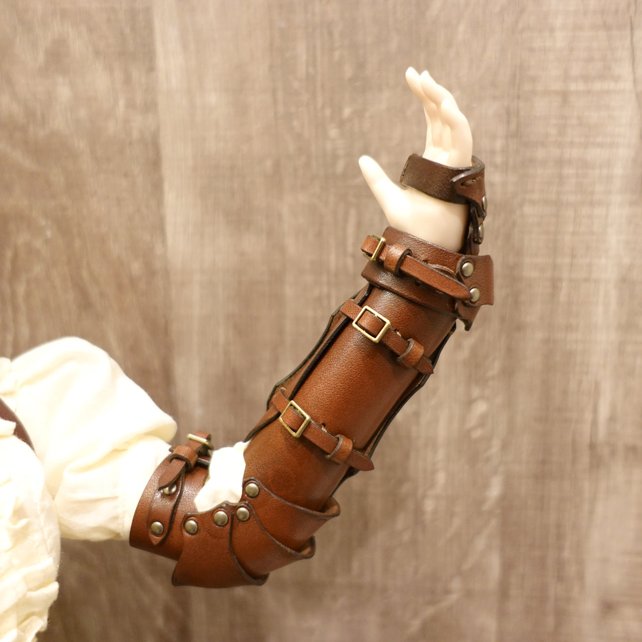 dollfie dream fantasy leather vambrace (arm armor) and gauntlet set