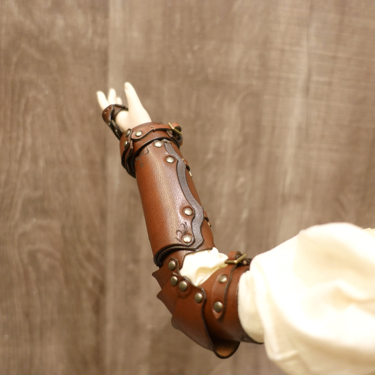 dollfie dream fantasy leather vambrace (arm armor) and gauntlet set
