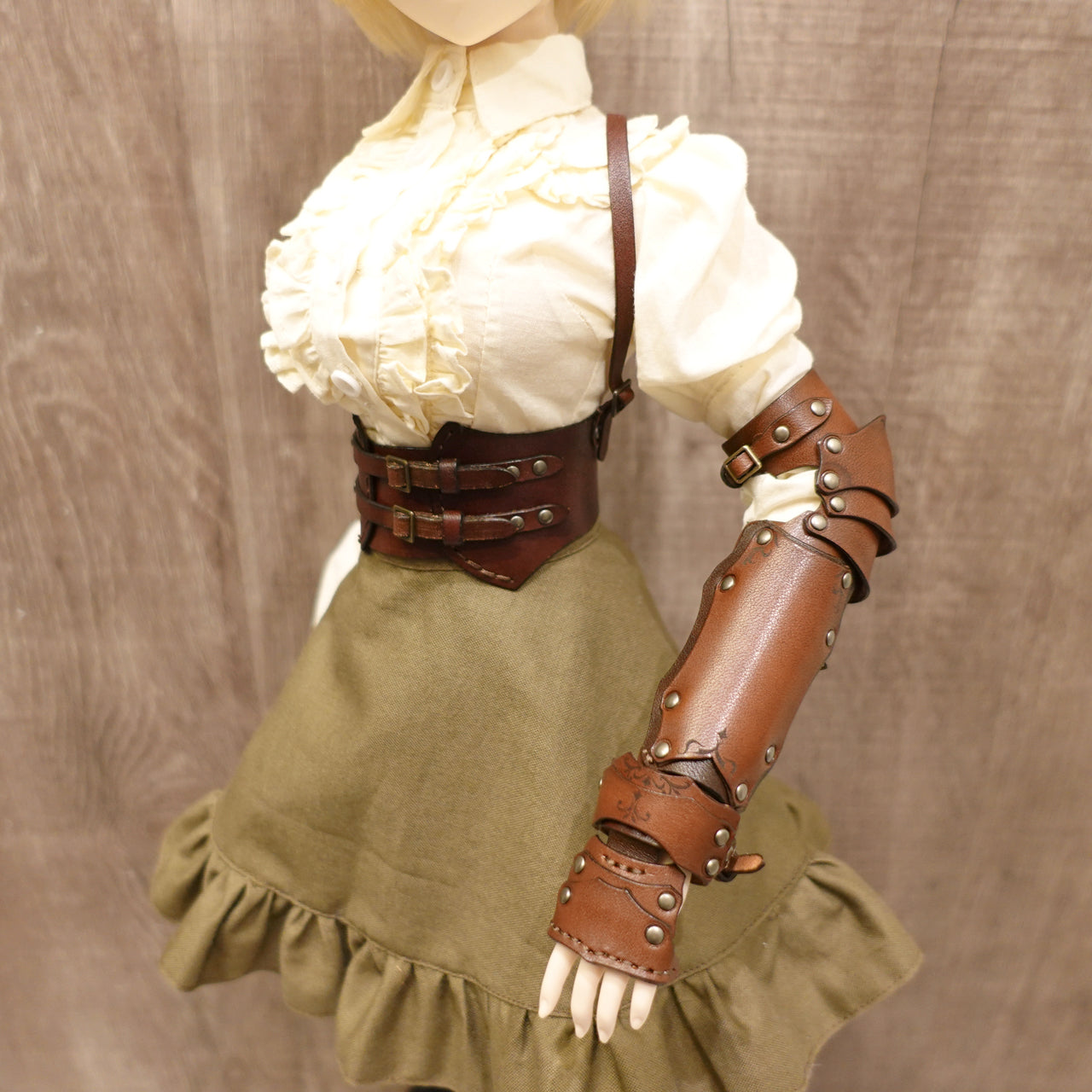 dollfie dream fantasy leather vambrace (arm armor) and gauntlet set