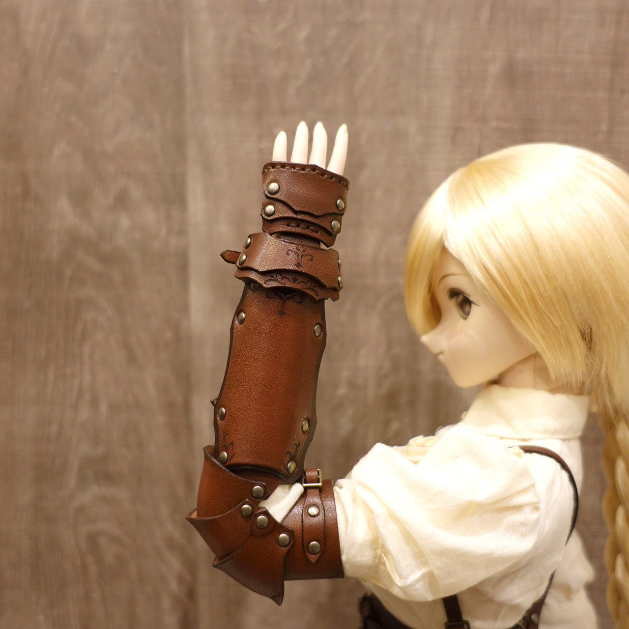 dollfie dream fantasy leather vambrace (arm armor) and gauntlet set