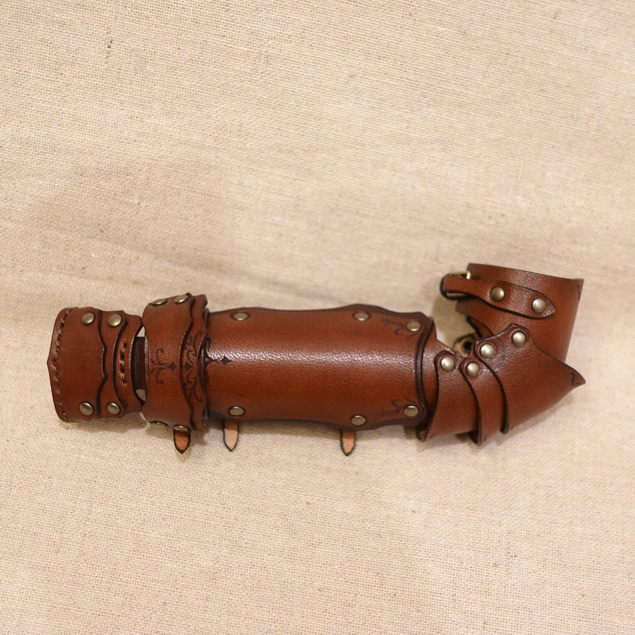dollfie dream fantasy leather vambrace (arm armor) and gauntlet set