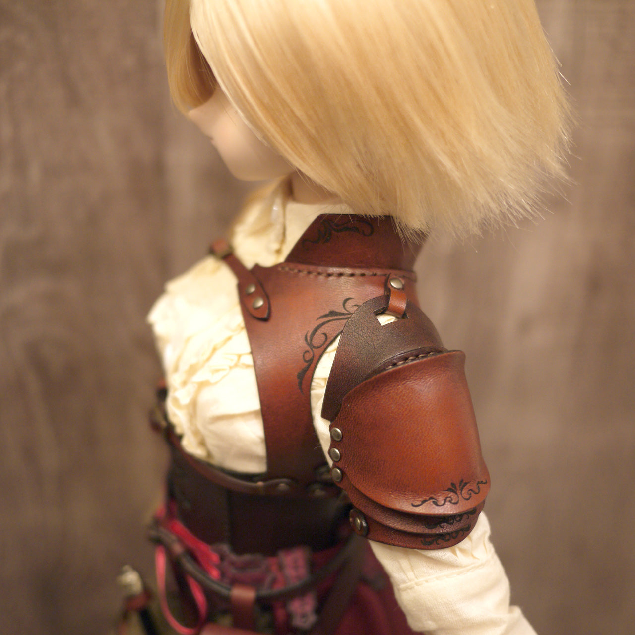 dollfie dream fantasy leather Shoulder armor (left shoulder)