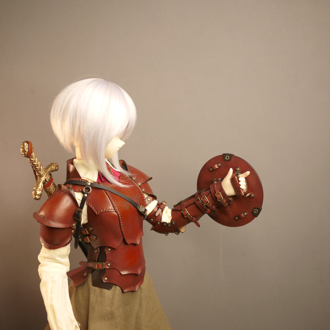 [受注生産] 1/3ドール ケルト トリスケリオンレザーシールド 本革