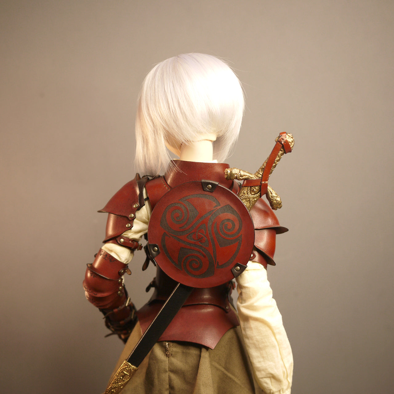 [受注生産] 1/3ドール ケルト トリスケリオンレザーシールド 本革