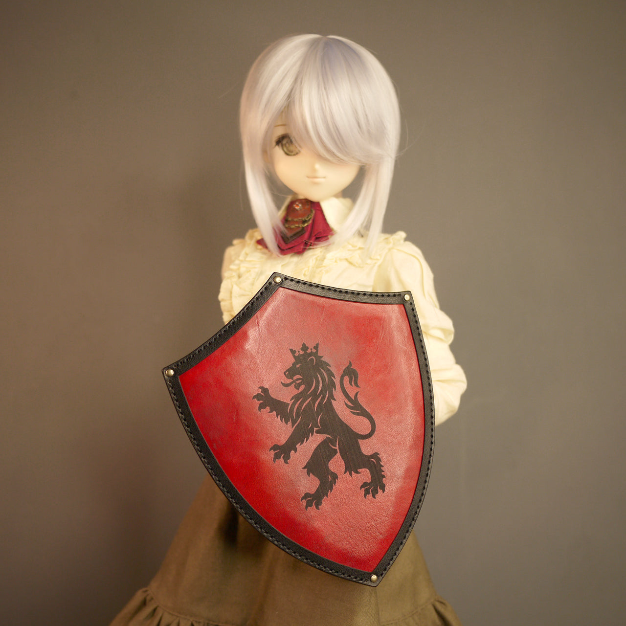 1/3doll Lion Leather Kite Shield