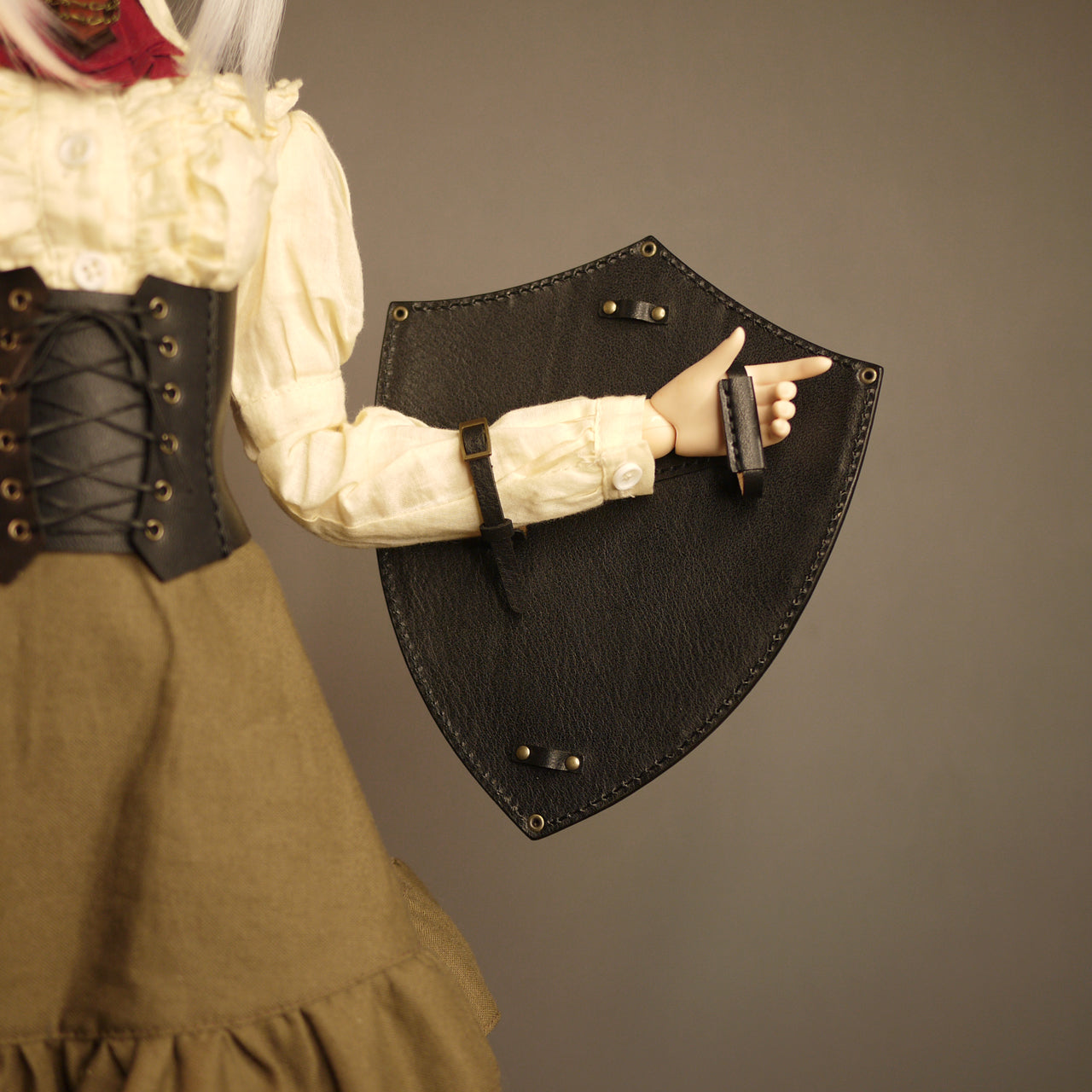 1/3doll Lion Leather Kite Shield