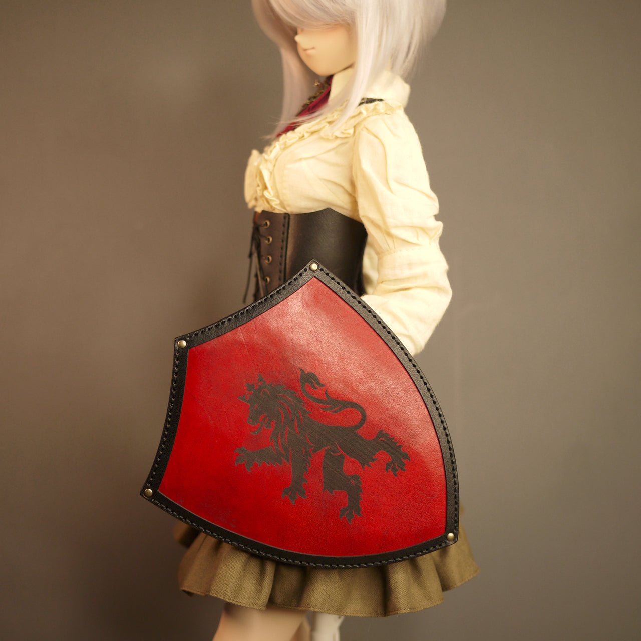 1/3doll Lion Leather Kite Shield