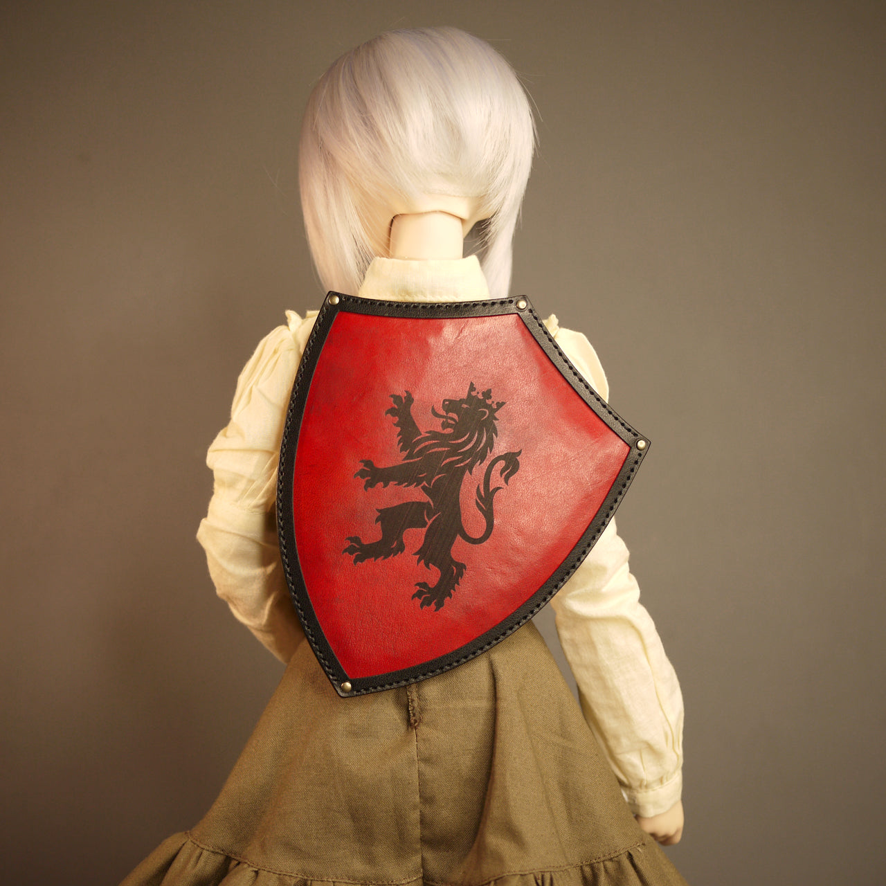 1/3doll Lion Leather Kite Shield