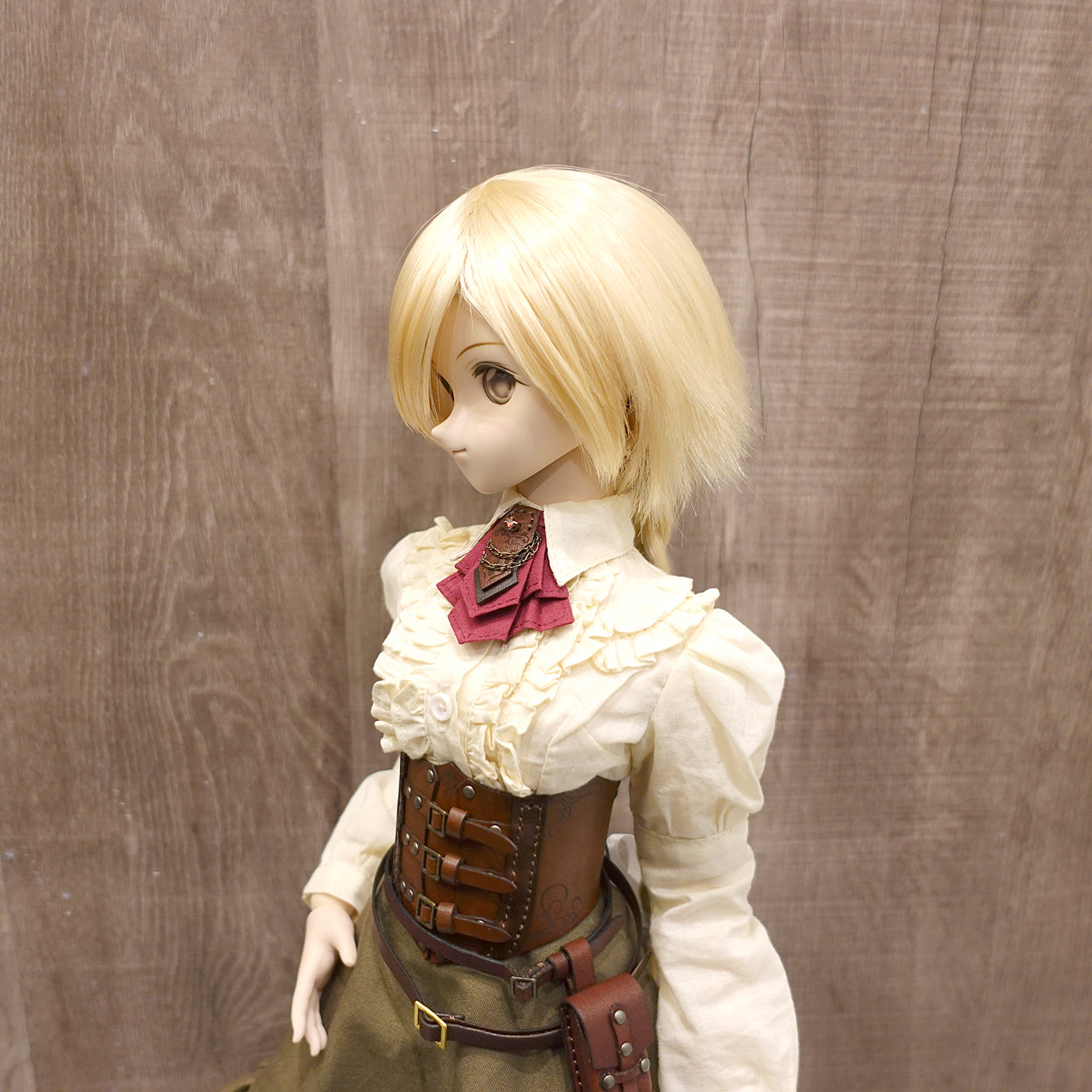 1/3doll cloth and leather jabot