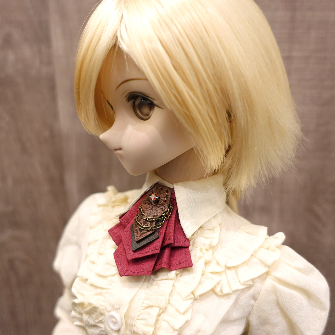 1/3doll cloth and leather jabot