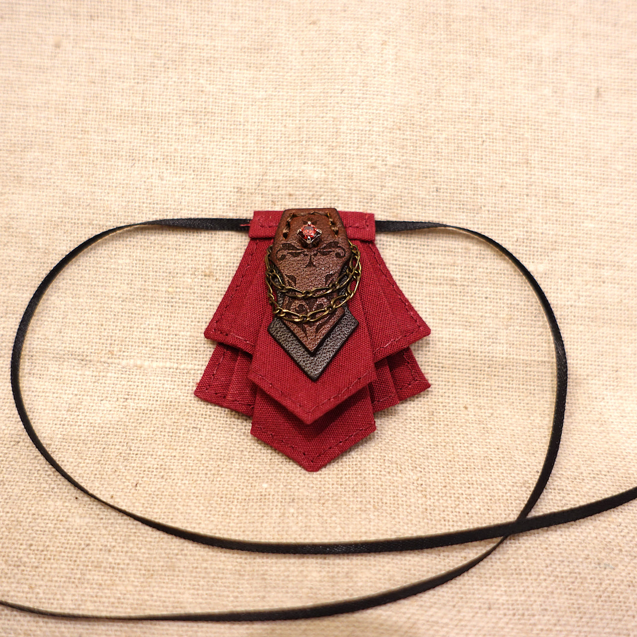 1/3doll cloth and leather jabot