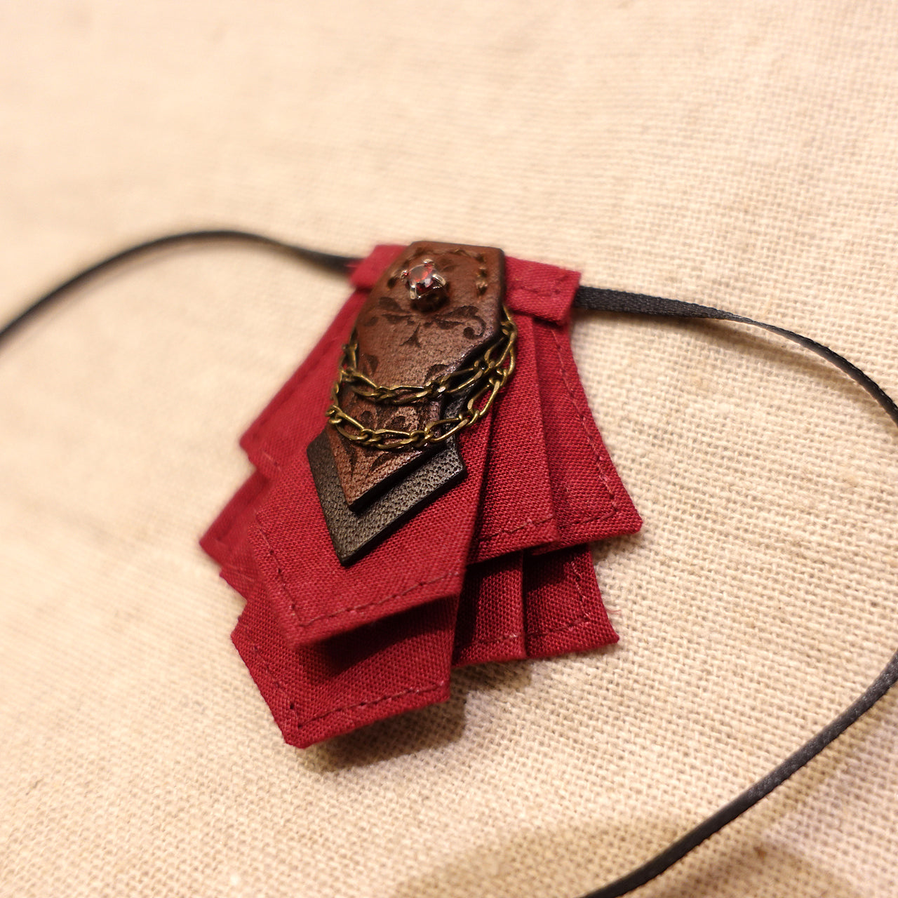 1/3doll cloth and leather jabot