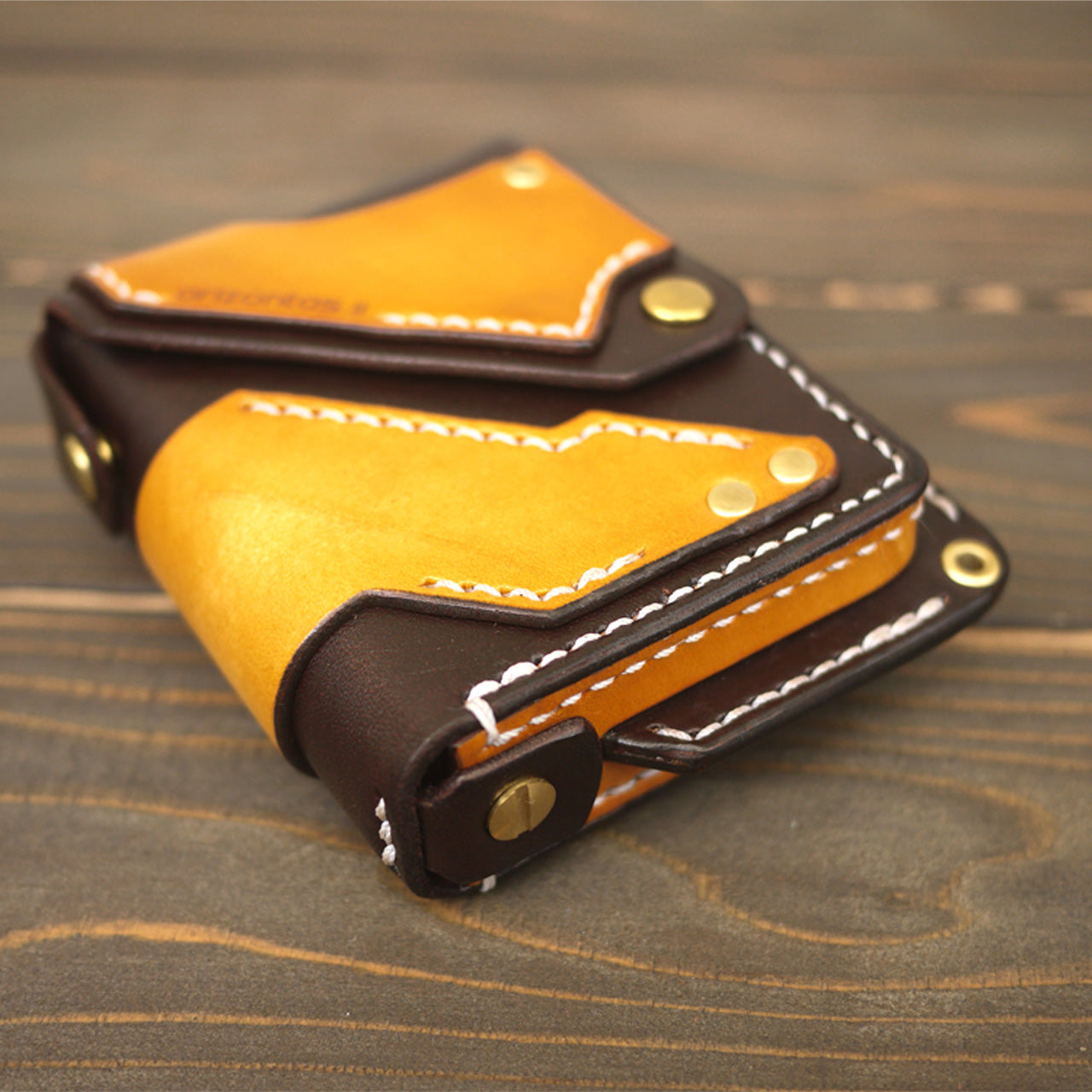 orizontas11 cigarette case