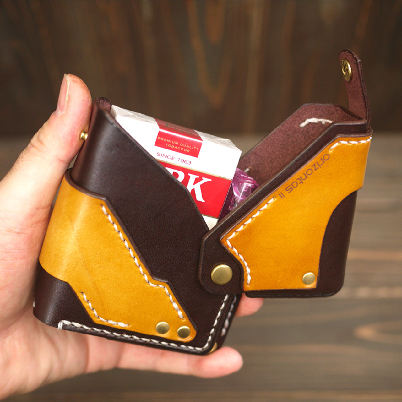 orizontas11 cigarette case